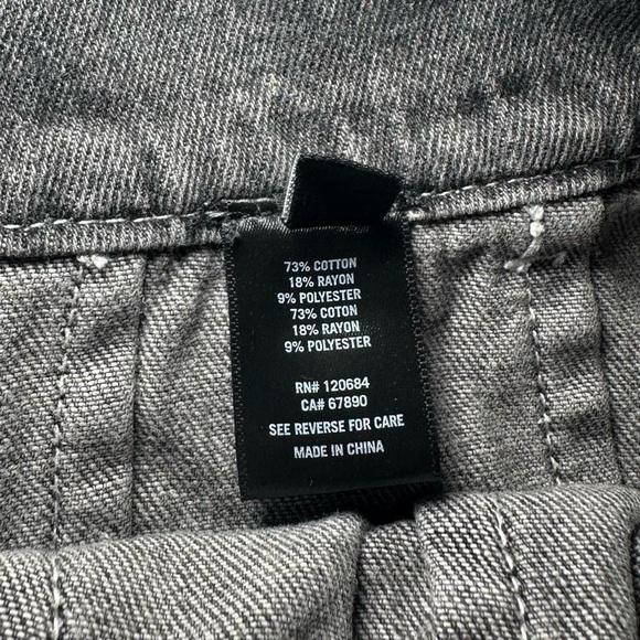 Mall Goth Hot Topic Black Denim Mini Skirt with Chain Accent Emo Grunge - Picture 6 of 7